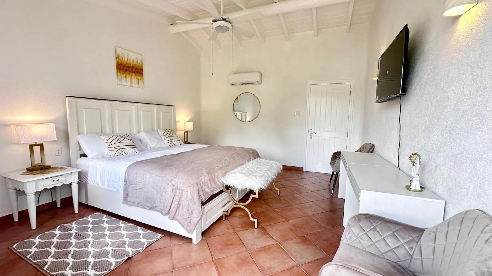 Villa 122 Sugar Hill Estate, Pools, Tennis, Gym, 5 Mins To Beach Saint James